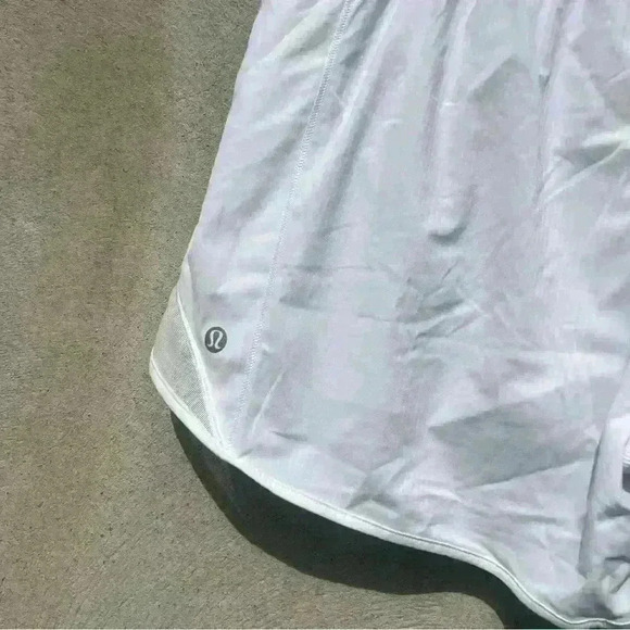 Lululemon Hotty Hot 2.5" Inseam Lined High Rise Short - Picture 3 of 5